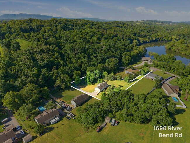 Building Photo - 1690 River Bend Rd