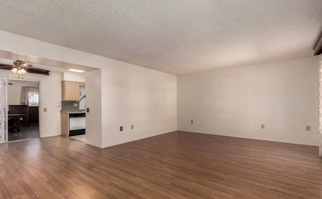 Building Photo - Great home in an active 55+ community!