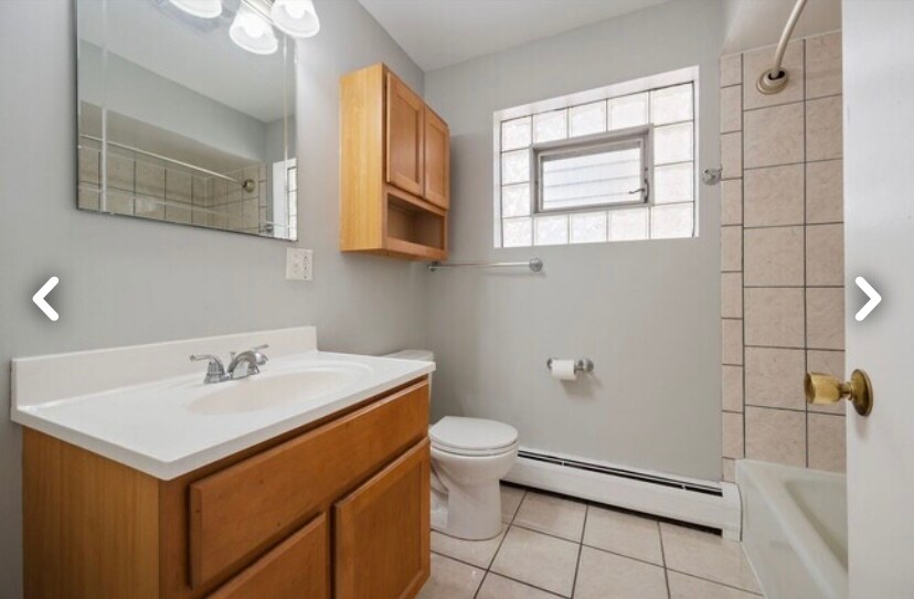 Building Photo - 4912 W Berteau Ave