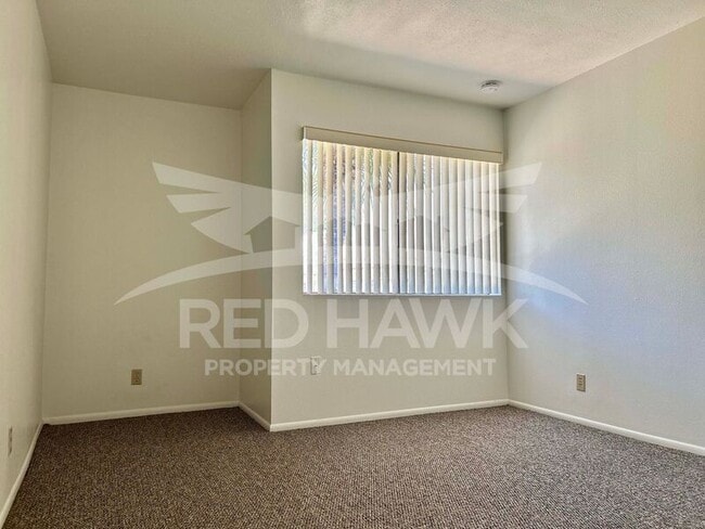 Building Photo - 1111 E University Dr