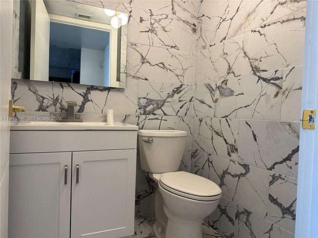 Building Photo - 540 Brickell Key Dr