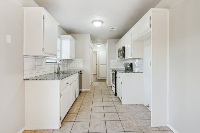 Building Photo - 12225 SW 14th St