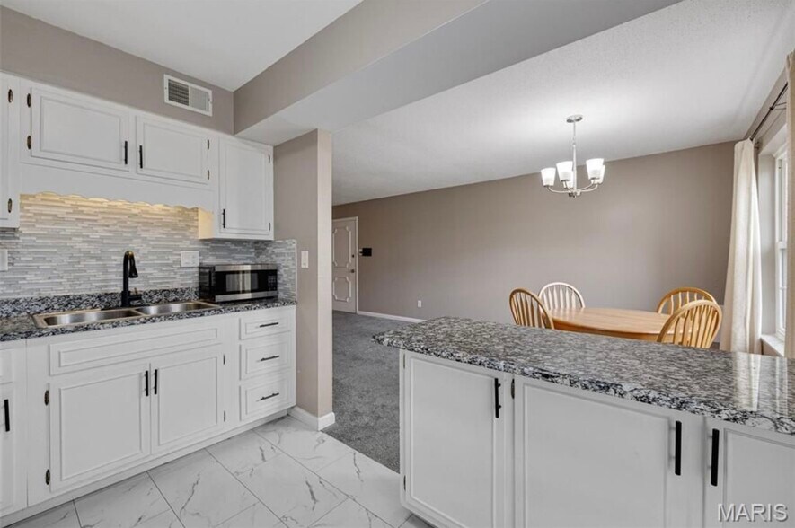 Building Photo - 1678 Blue Ridge Dr