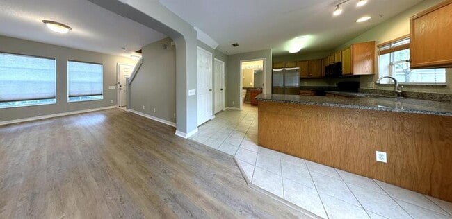 Building Photo - 8006 Thoroughbred Loop