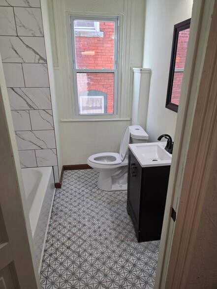 Building Photo - 727 Hill Ave