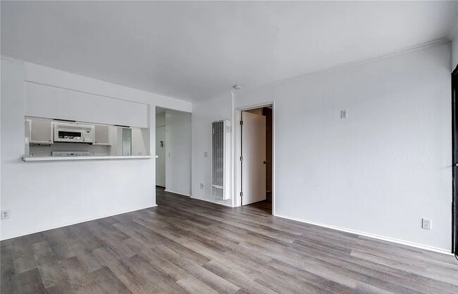 Building Photo - Welcome to this beautifully updated 1-bedr...