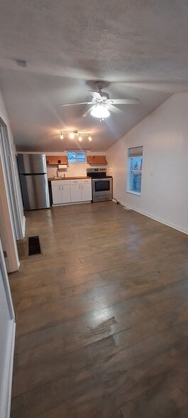 Primary Photo - 625 Columbus Ave