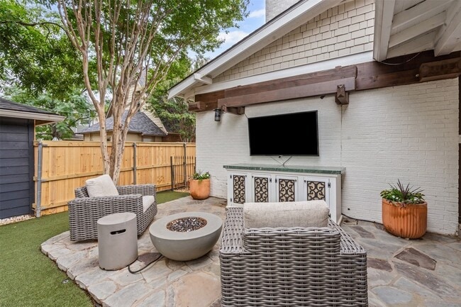 Building Photo - 4014 Modlin Ave