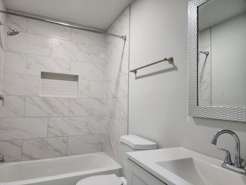 Building Photo - 17571 Graham St