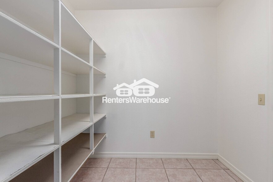 Building Photo - 15902 W Sentinel Dr