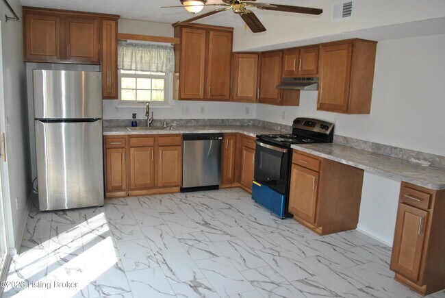 Building Photo - 4118 Hickoryview Dr