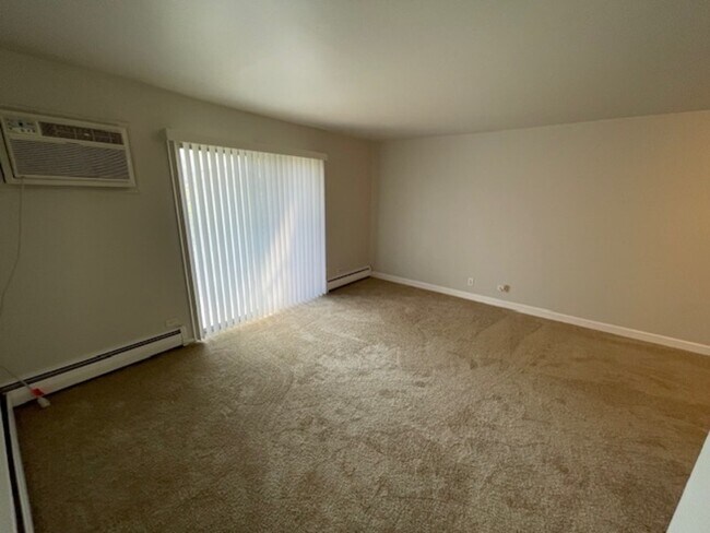Primary Photo - 932 W Rollins Rd