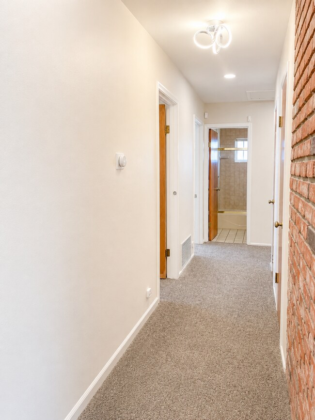 Building Photo - Lovely 3 bedroom 2 bathroom home in San Jose. Available for rent Now!