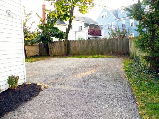 Building Photo - 3 bed - 1.5 Bath Cape Cod for Rent