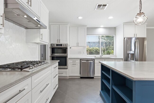 Building Photo - 11826 Carshalton Dr