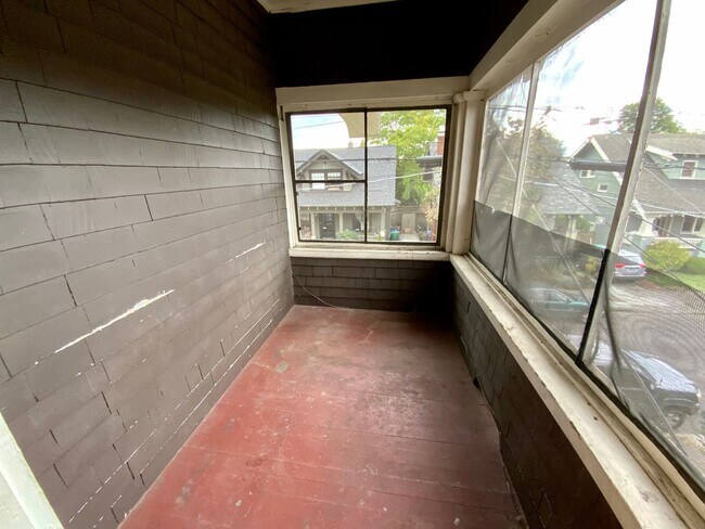 Building Photo - Unique Vintage 1 Bedroom 1 Bath Apartment ...