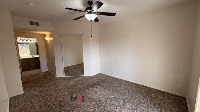 Building Photo - 2 Bedrooms, 2 Baths