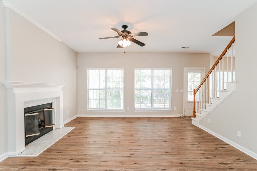 Building Photo - 8914 Clifton Meadow Dr