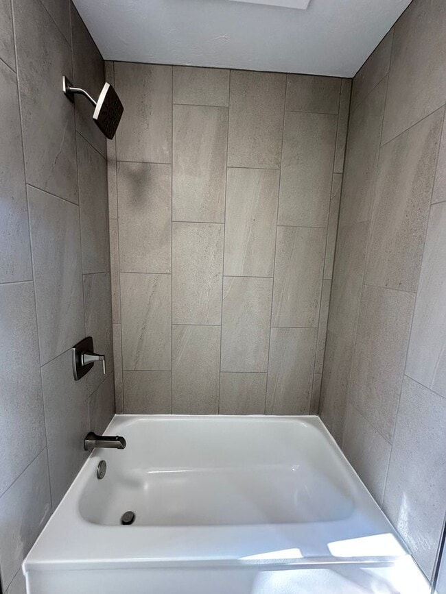 Building Photo - Move-In Ready 2-Bedroom Home Fully Updated With Spacious Yard