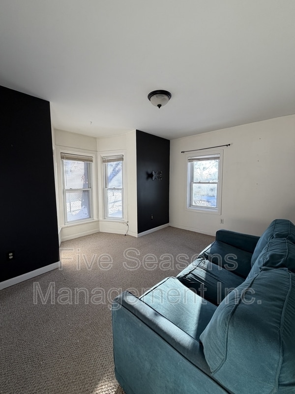 Building Photo - 500 St Paul St