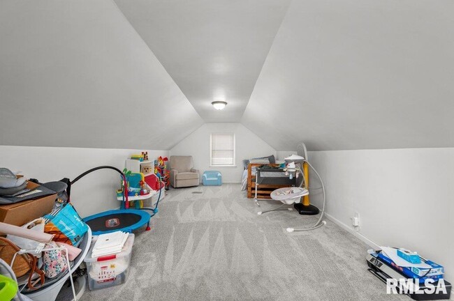 Building Photo - 2133 Warren St