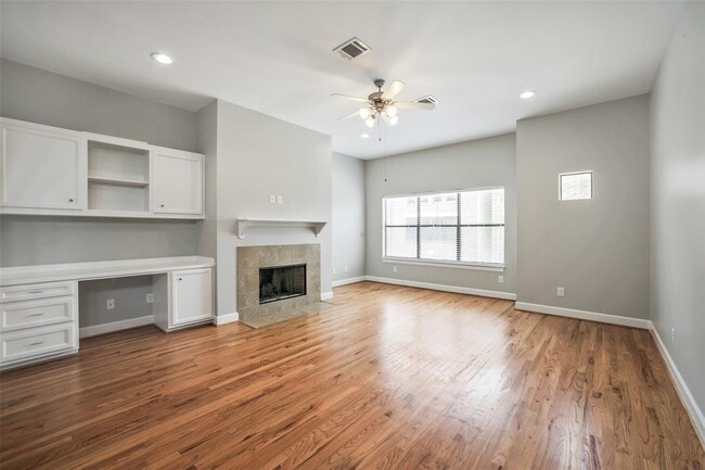 Building Photo - 3662 Main Plaza Dr