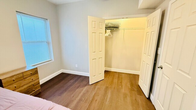 Building Photo - 608 Cascade Way