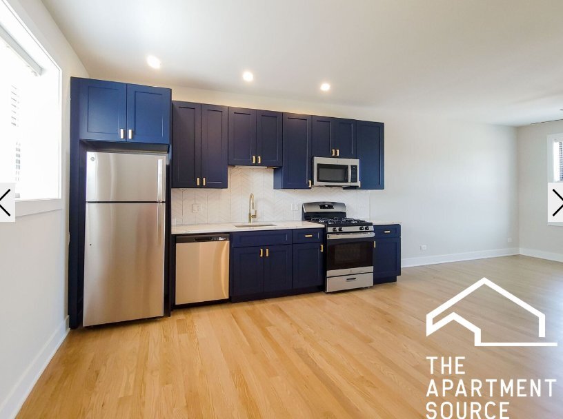 Building Photo - 2020 W Montrose Ave