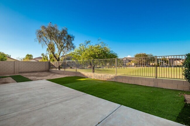 Building Photo - 2317 S 88th Dr