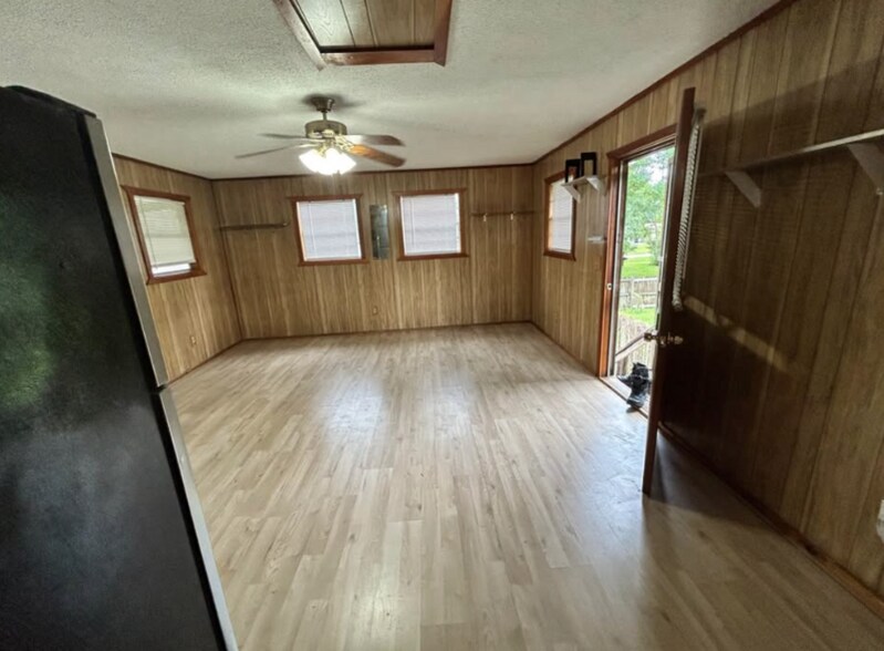 Building Photo - 2886 Rex Dr S