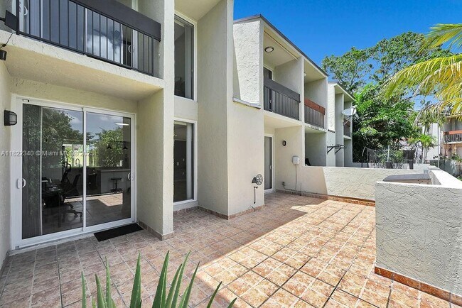 Building Photo - 9133 Fontainebleau Blvd
