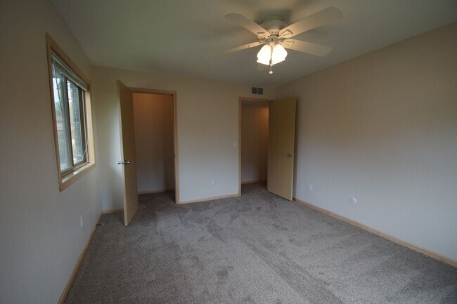 Building Photo - Fully Renovated Appaloosa Suite