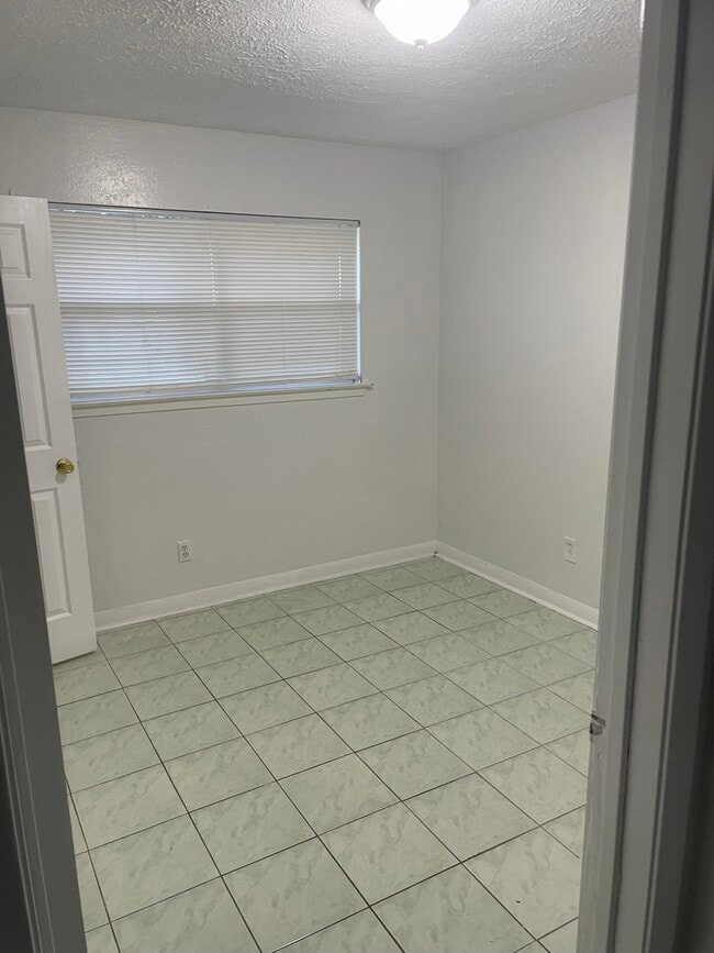 Second bedroom - 511 Doverfield Dr