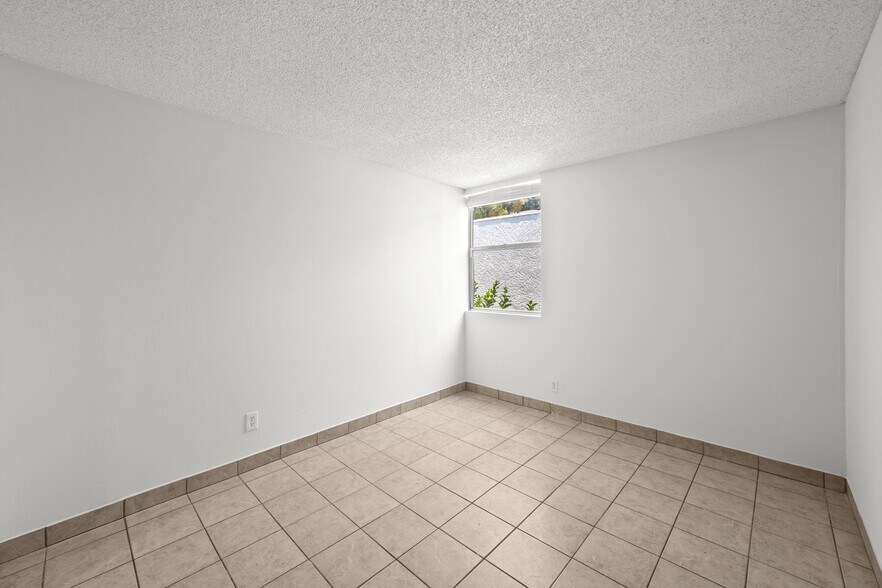 Building Photo - 18620 Hatteras St