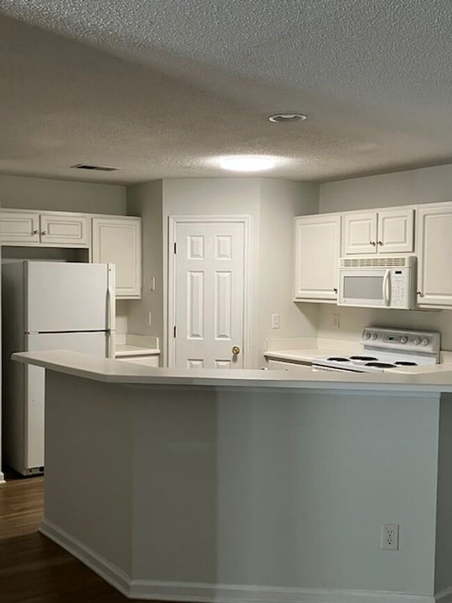 Building Photo - 5006-04