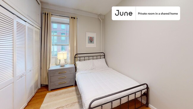 Building Photo - 400 W 20th St