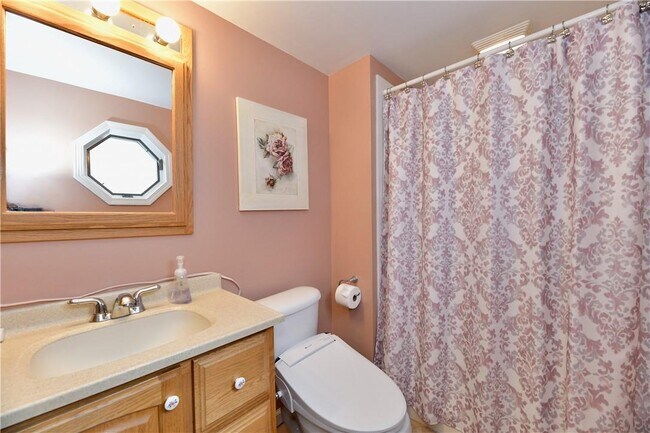 Building Photo - 2415 S A St