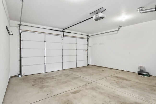 Building Photo - 2542 NE Purcell Blvd