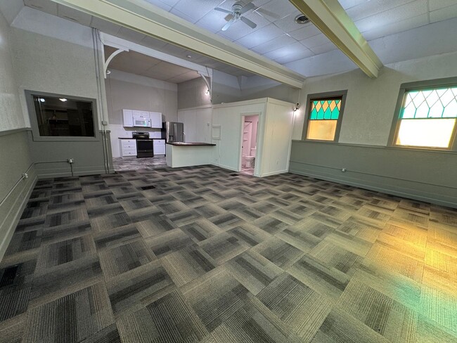 Building Photo - 2nd &amp; Diamond