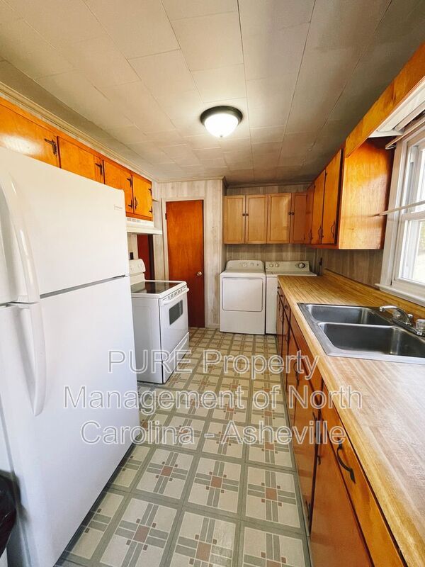 Building Photo - 53 Magic Dr