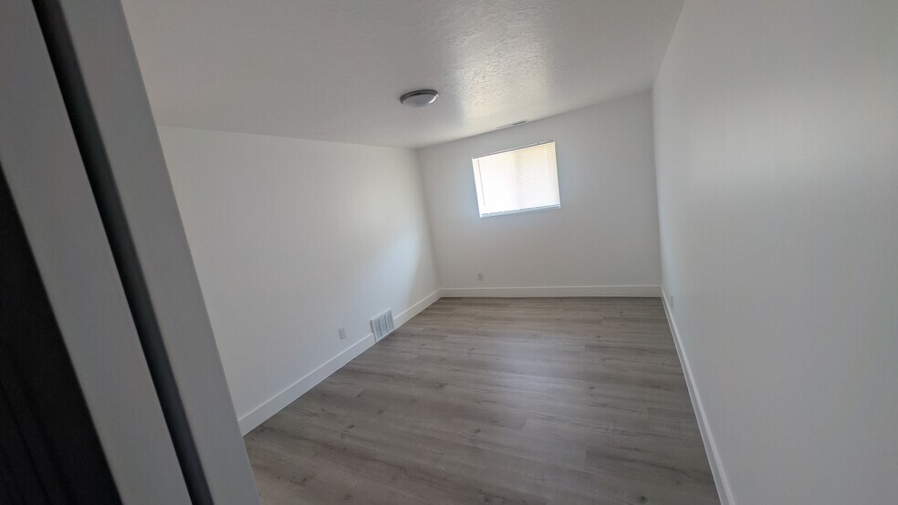 Building Photo - 163 W 1015 N