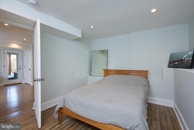 Building Photo - 421 Longfellow St NW