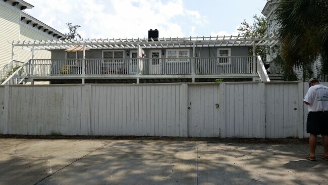 Building Photo - 414 E Park Ave