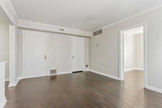 Building Photo - 2419 N Harvey Ave