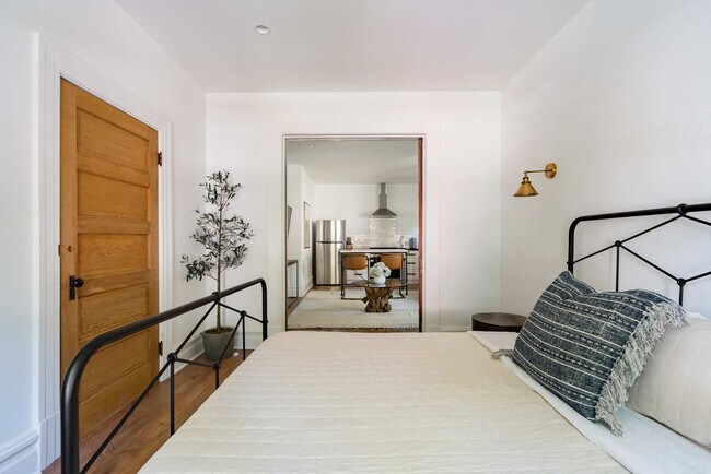 Building Photo - 1605 NW 23rd Ave