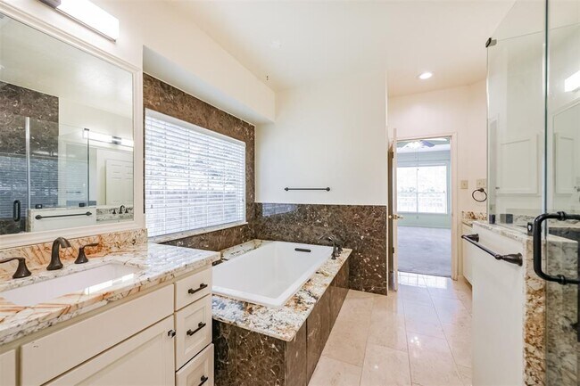 Building Photo - 4003 Bountiful Crest Ln