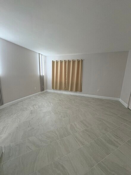 Main Bedroom - 9429 Fontainebleau Blvd