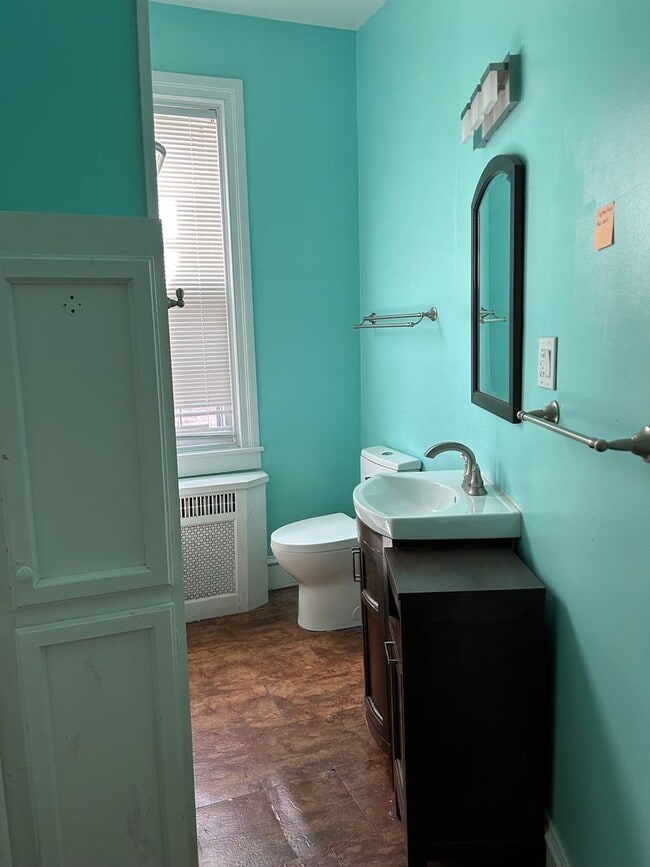 Building Photo - 475 W Market St