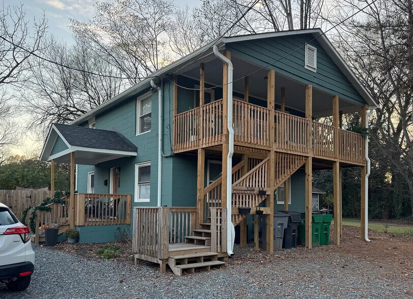 Building Photo - Room in Duplex on Charles Ave