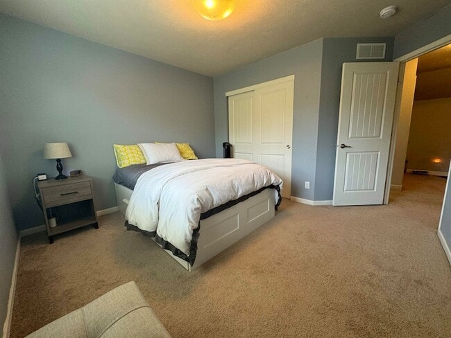 Building Photo - 2109 Oriole Dr